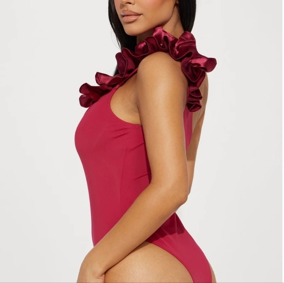 On piece swimsuit - Picture 3 of 3